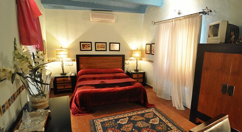 Hotel Utopia بينالوب كاساس فِييخاس المظهر الخارجي الصورة