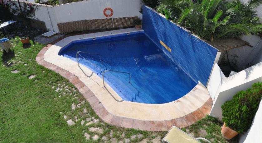 Hotel Utopia بينالوب كاساس فِييخاس المظهر الخارجي الصورة