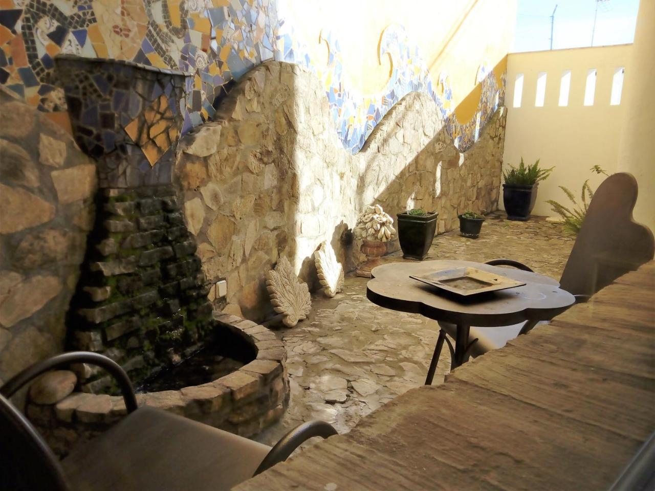 Hotel Utopia بينالوب كاساس فِييخاس المظهر الخارجي الصورة