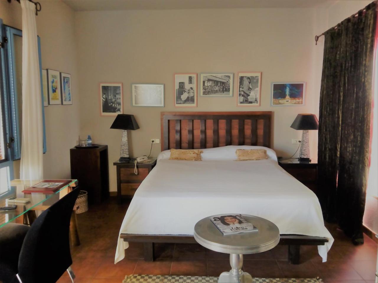 Hotel Utopia بينالوب كاساس فِييخاس المظهر الخارجي الصورة