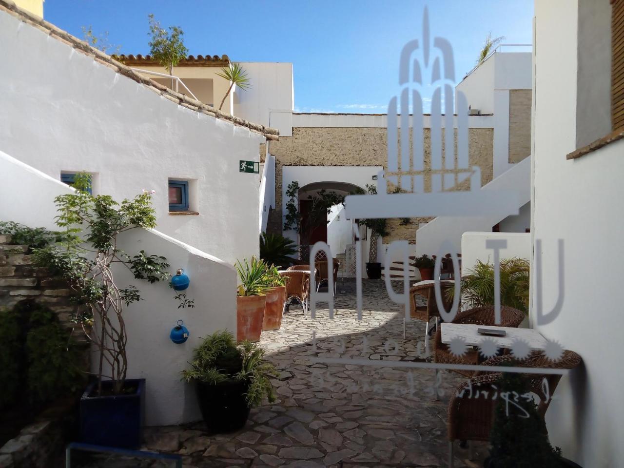 Hotel Utopia بينالوب كاساس فِييخاس المظهر الخارجي الصورة